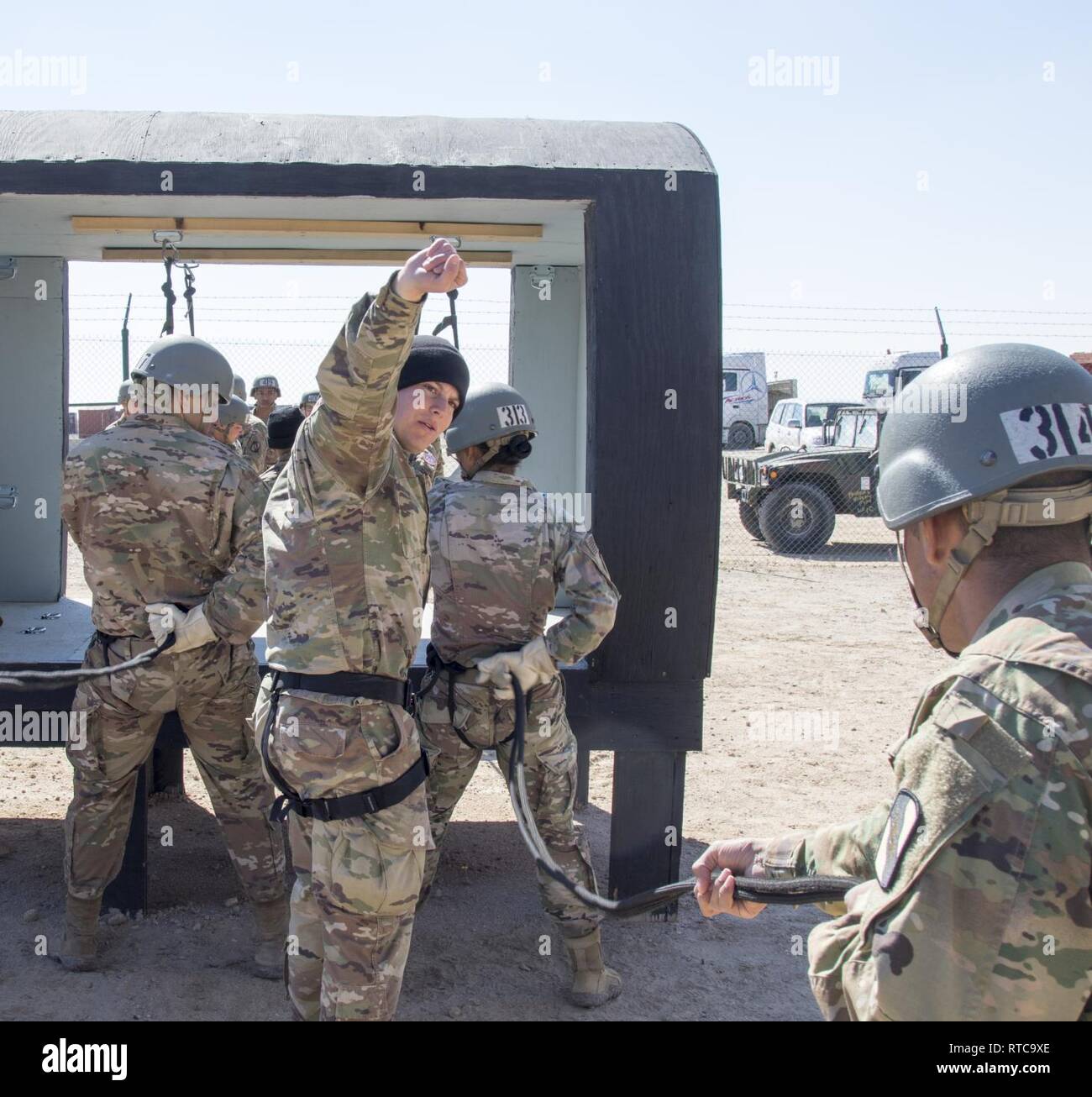 U s army rappel training hi-res stock photography and images - Alamy