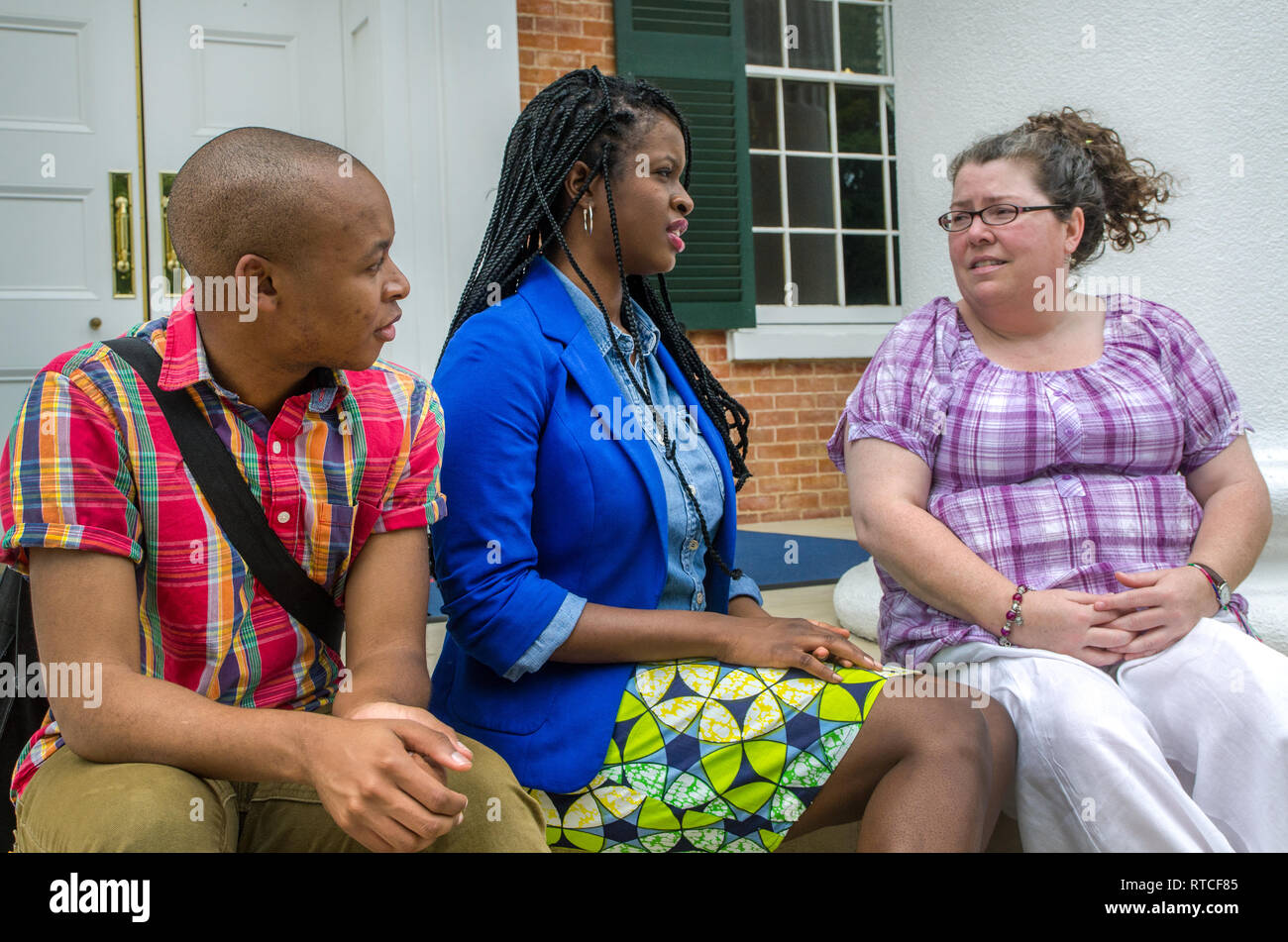 University of Mississippi students talk to Susan Glisson, director of the William Winter Institute for Racial Reconciliation in Oxford, Mississippi. Stock Photo