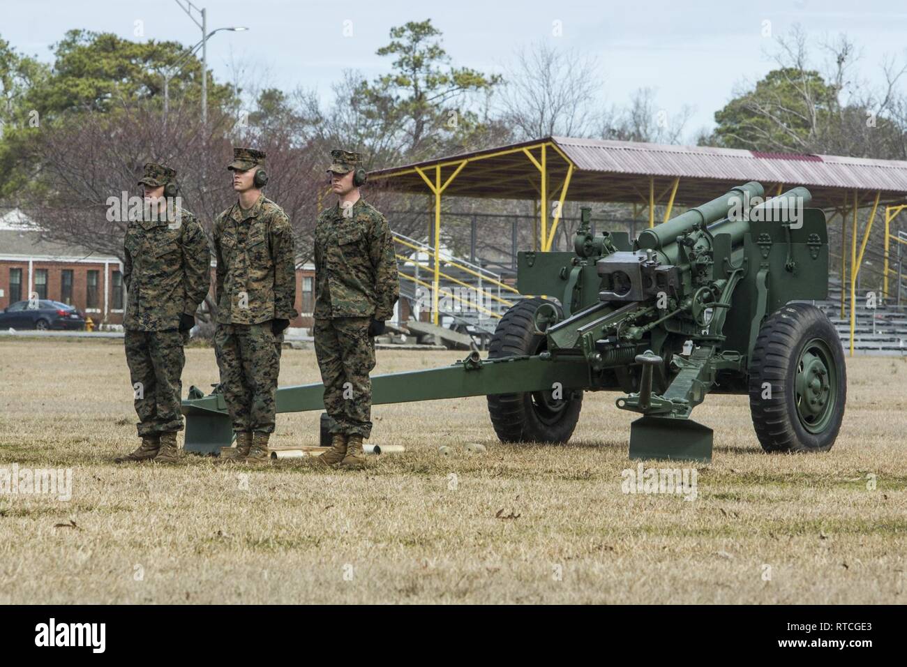 21 gun salute marines hi-res stock photography and images - Alamy