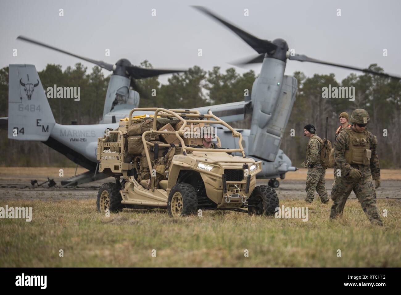 Marines unload a Utility Task Vehicle from an MV-22B Osprey on Camp ...