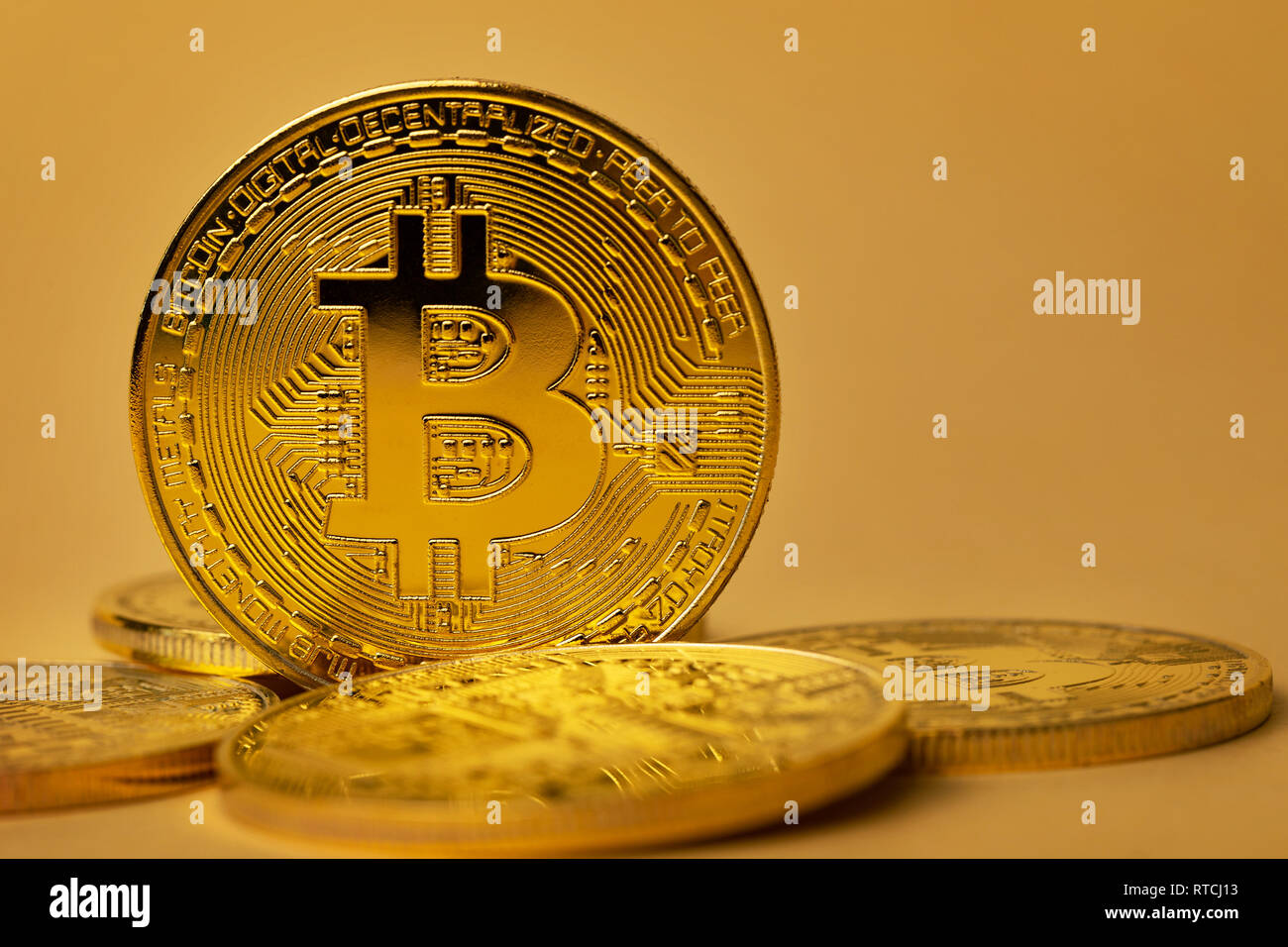Shiny gold coin hi-res stock photography and images - Alamy