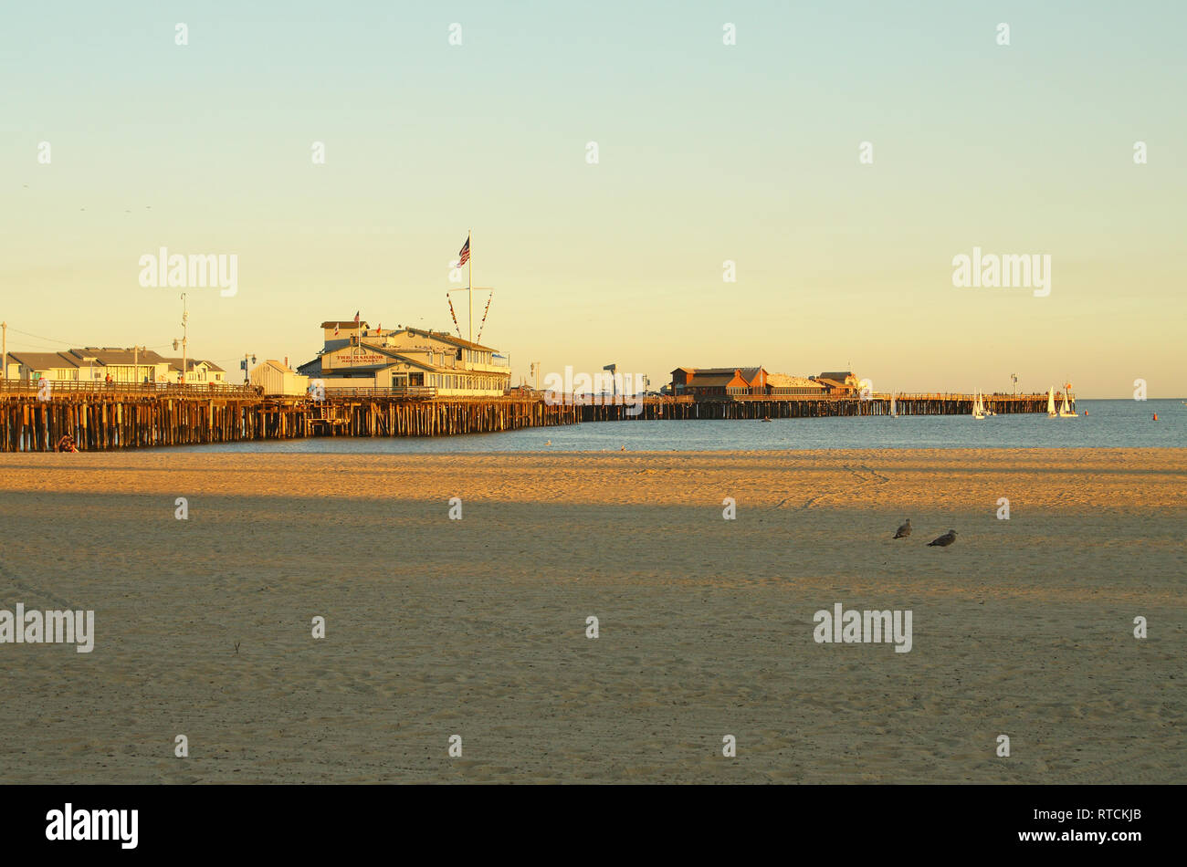 Golden hour at stearns wharf hi-res stock photography and images - Alamy