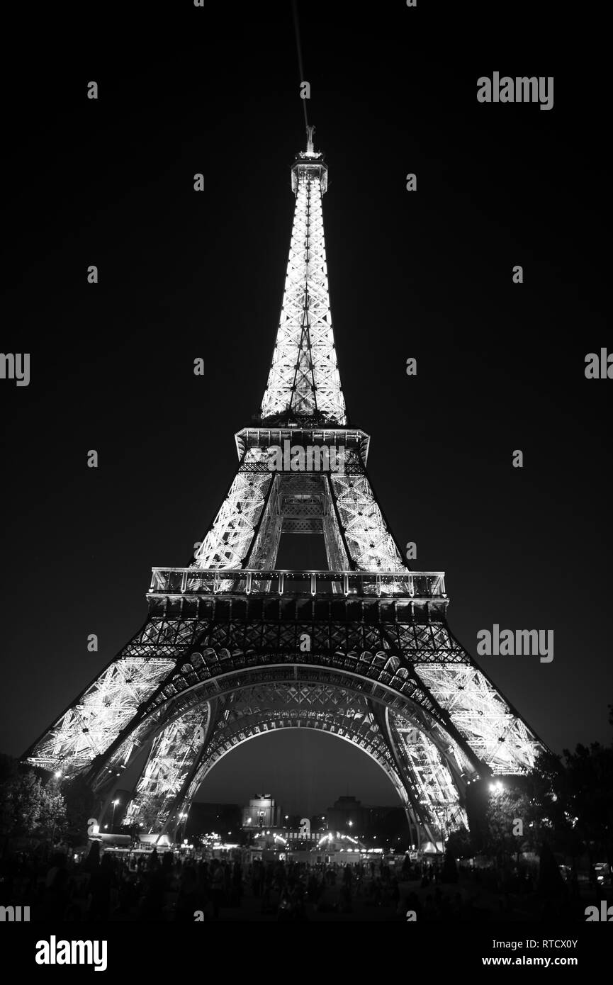 Paris France June 1 2016 Eiffel Tower With Illumination At