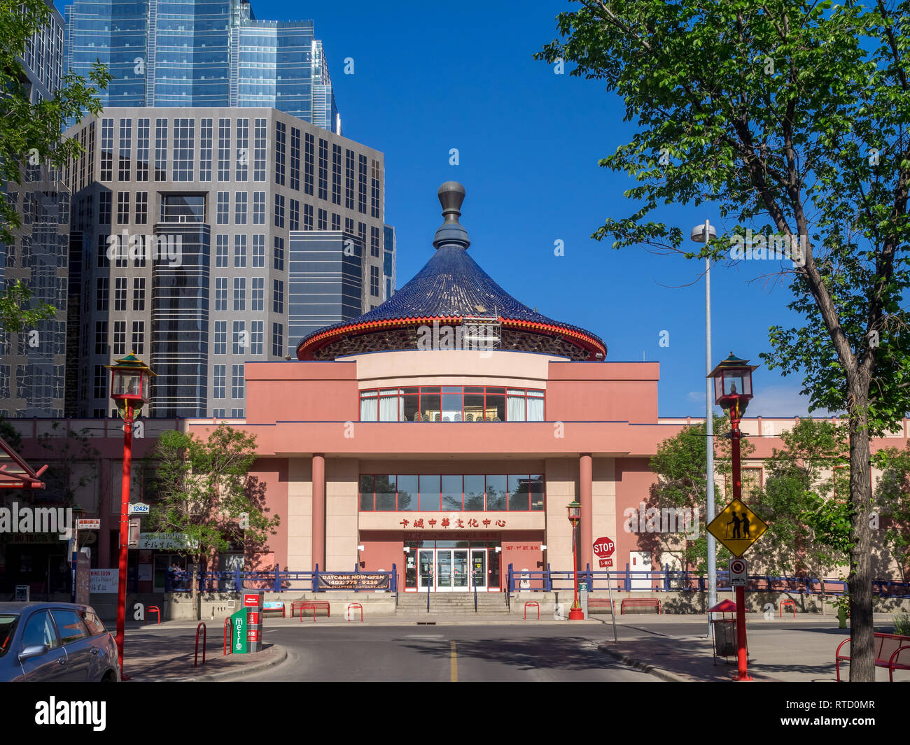 Calgary tower calgary skyline bow hi-res stock photography and images ...