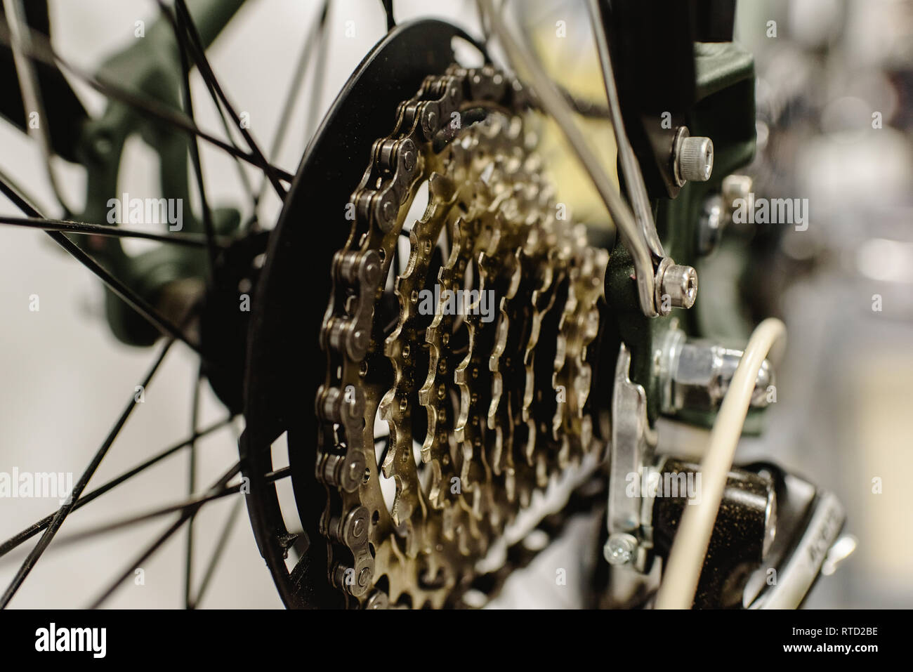 Mountain bike online rear sprocket removal