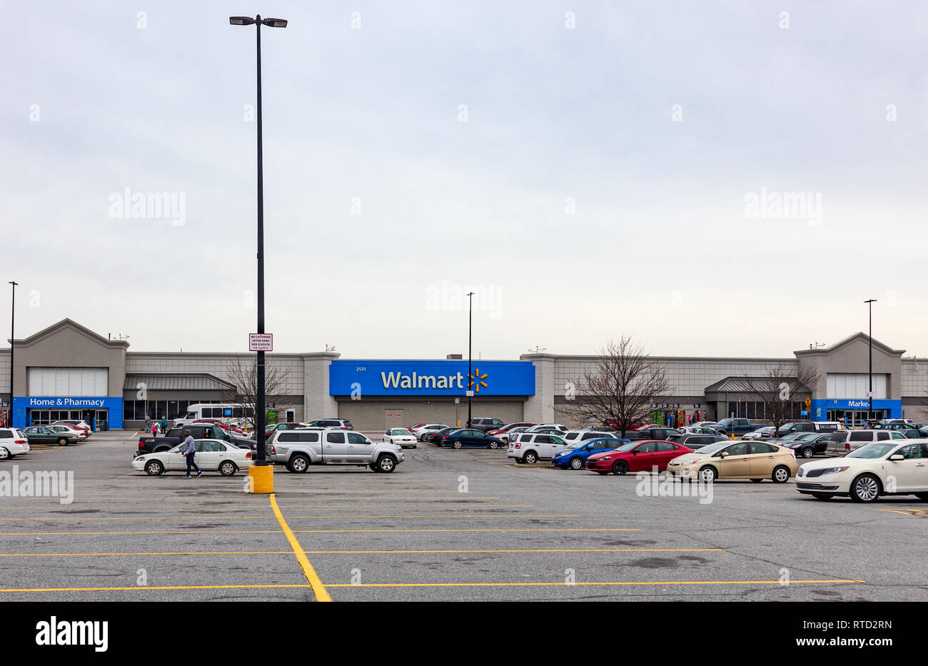 Walmart Supercenter Escalators Transport Customers Parking Stock