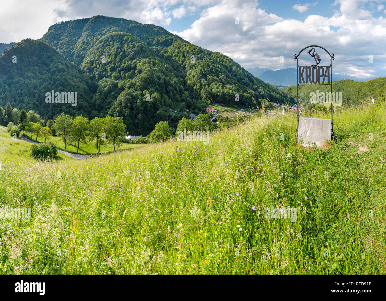 Farmers village hi-res stock photography and images - Alamy