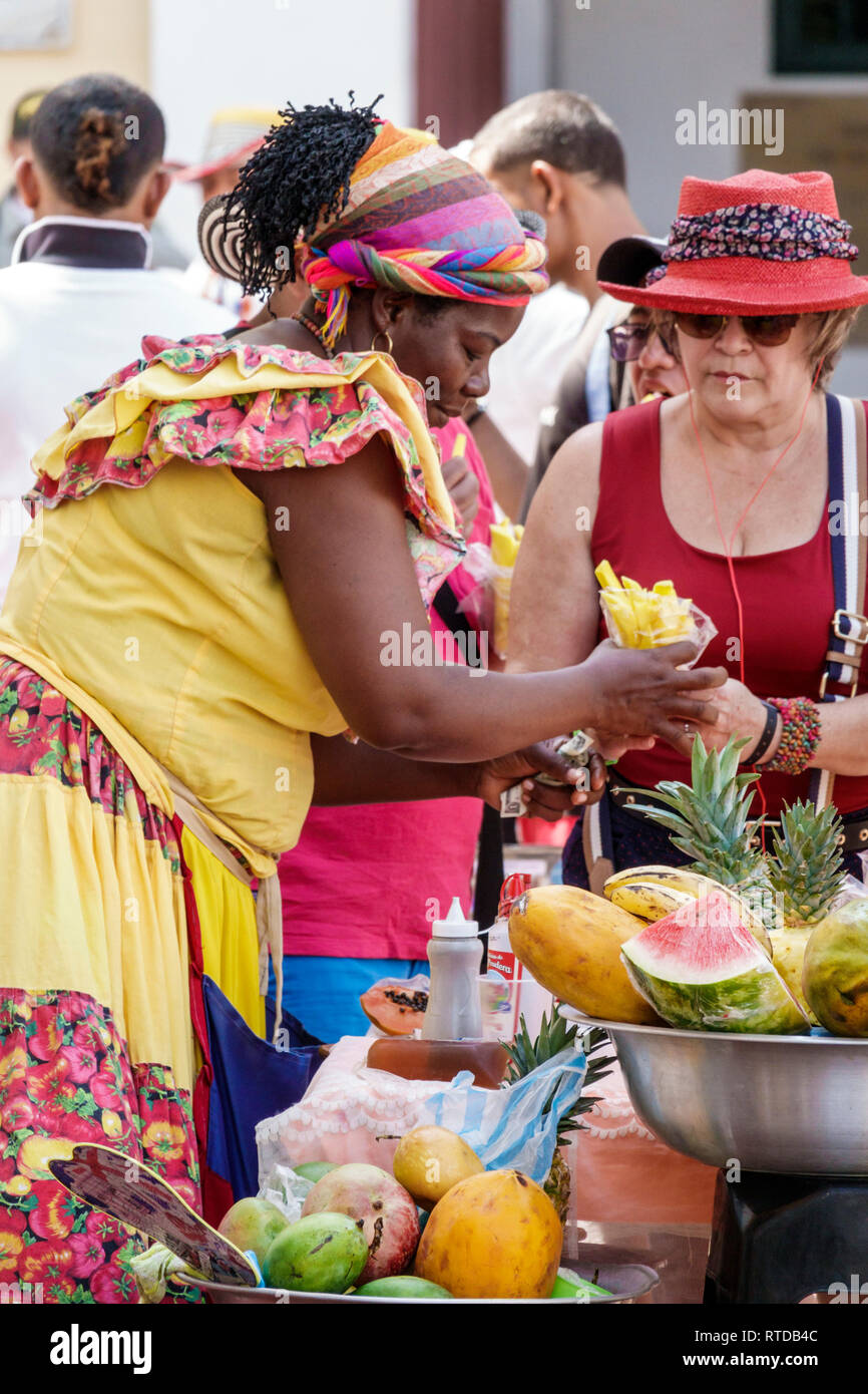 Colombia traditional costume hi-res stock photography and images - Alamy
