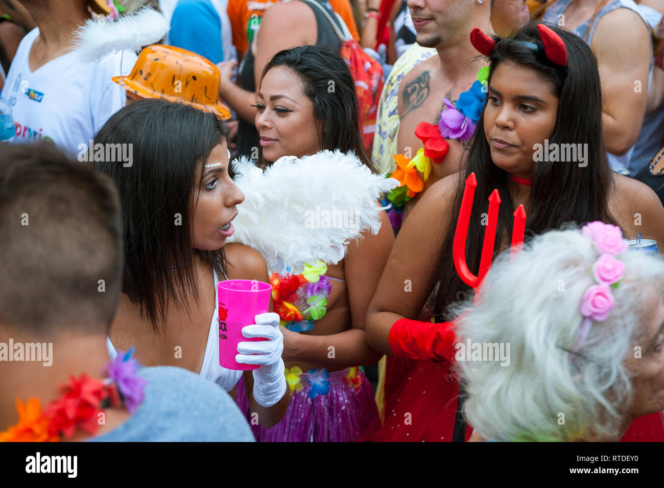 Rio carnival costume hi-res stock photography and images - Alamy