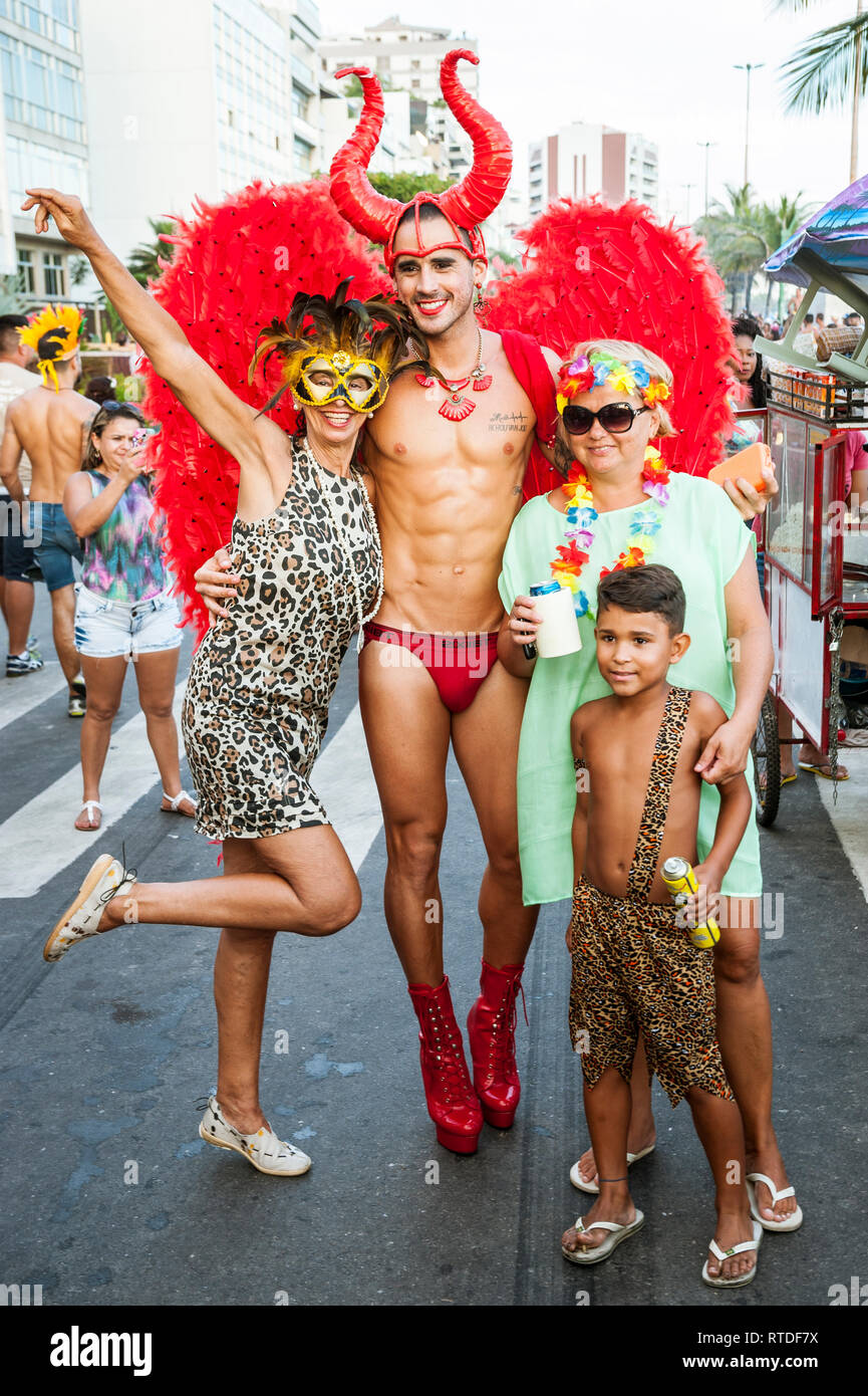 RIO DE JANEIRO - FEBRUARY 28, 2017: A family of Brazilians take photos with  a man dressed up in an eye-catching devil costume at a Carnival party Stock  Photo - Alamy