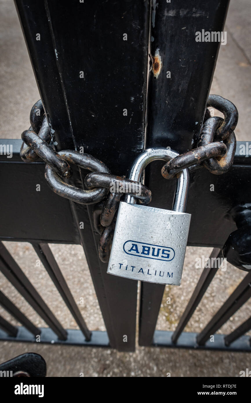 Abus Titalium heavy duty security padlock and chain locking country