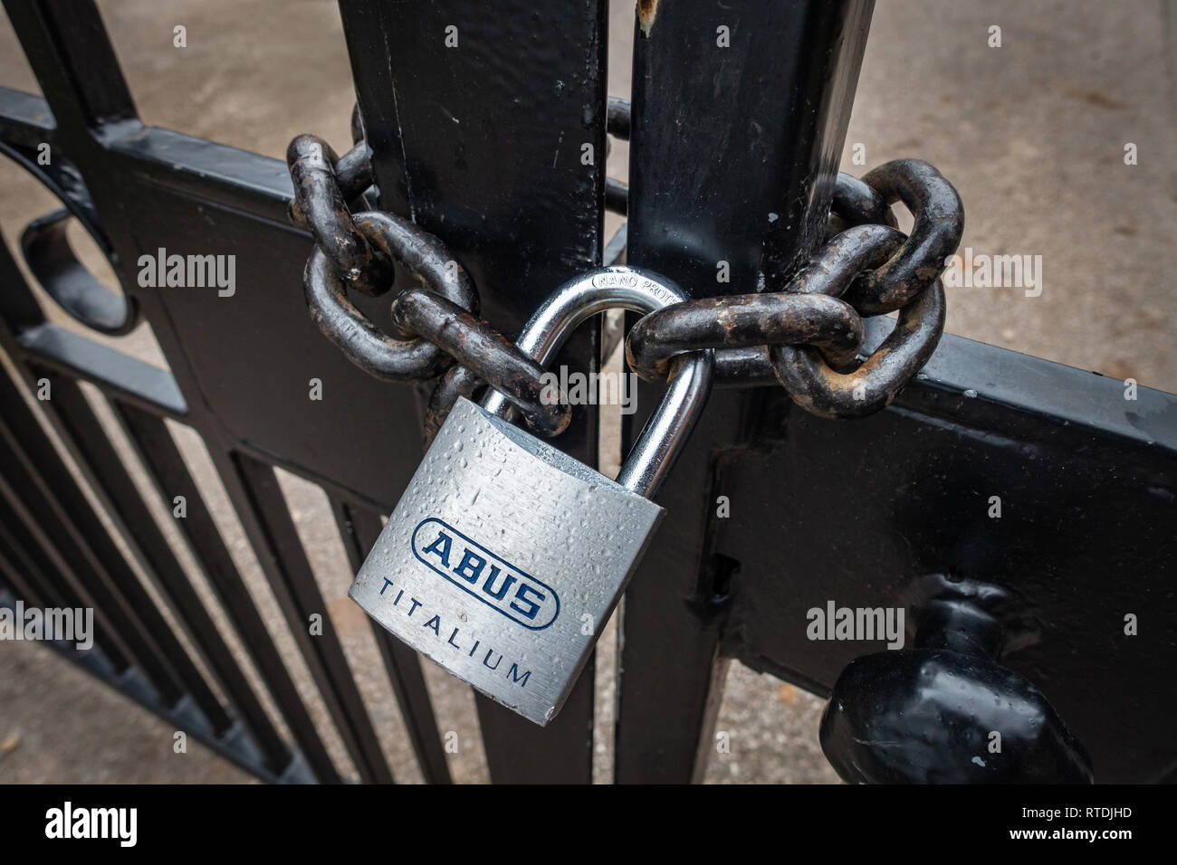 heavy duty lock and chain