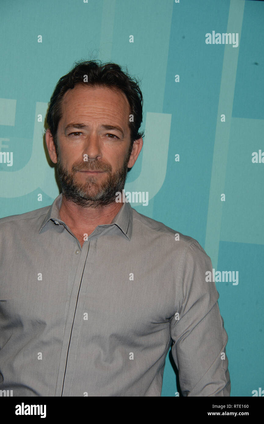 Luke Perry, 'Beverly Hills 90210' and 'Riverdale' Star, Dead at 52, image size:865x1390