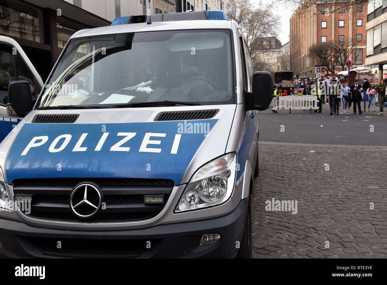 stellenanzeigen polizei köln