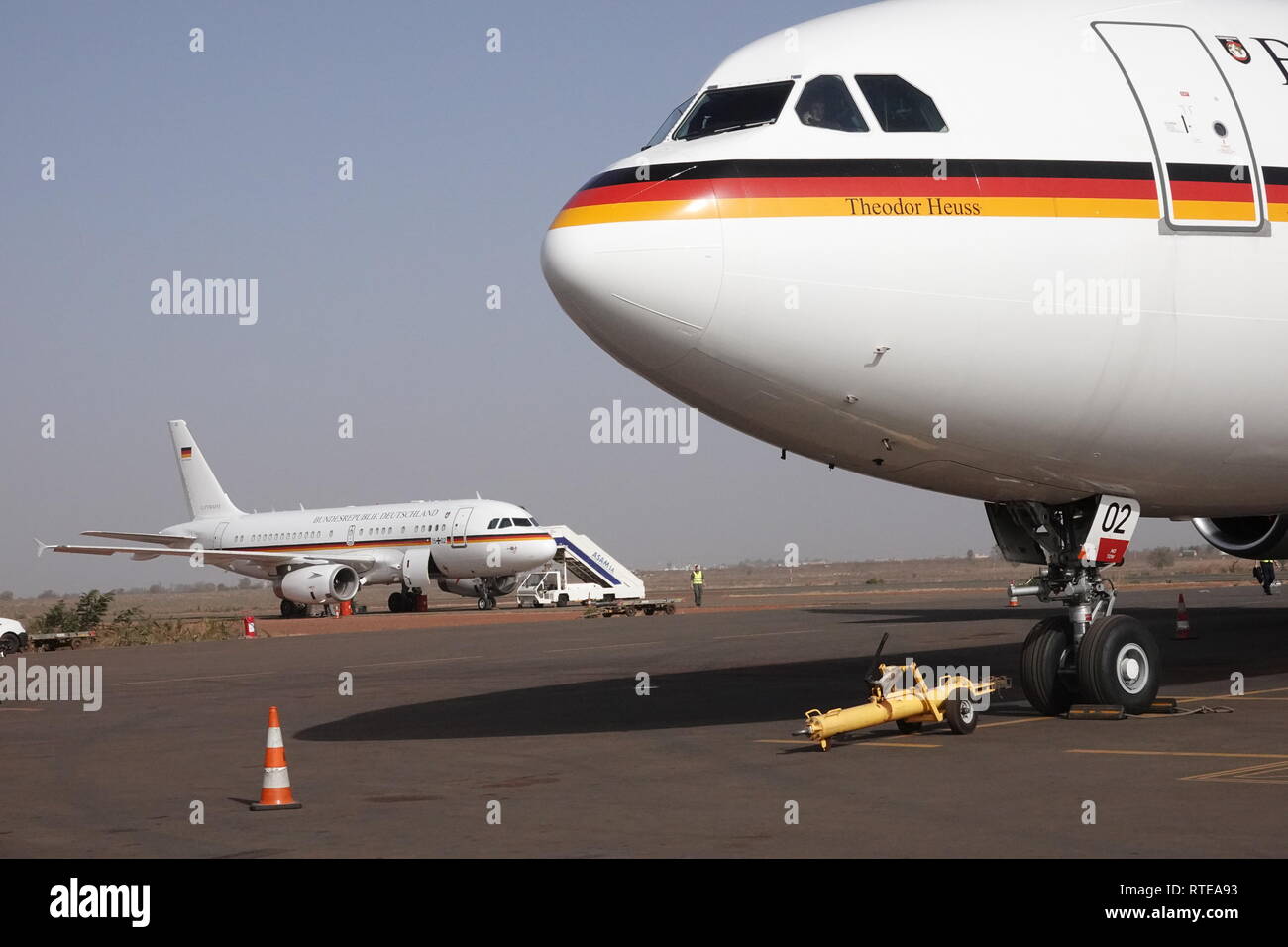 Bamako, Mali. 01st Mar, 2019. The air force's Airbus A340 'Theodor-Heuss' is standing in front of the defective A319 at the airport. Due to hydraulic damage to his Bundeswehr Airbus A319, the Foreign Minister and his 40-strong delegation had to stay one day longer than planned in West African Mali. Credit: Michael Fischer/dpa/Alamy Live News Stock Photo