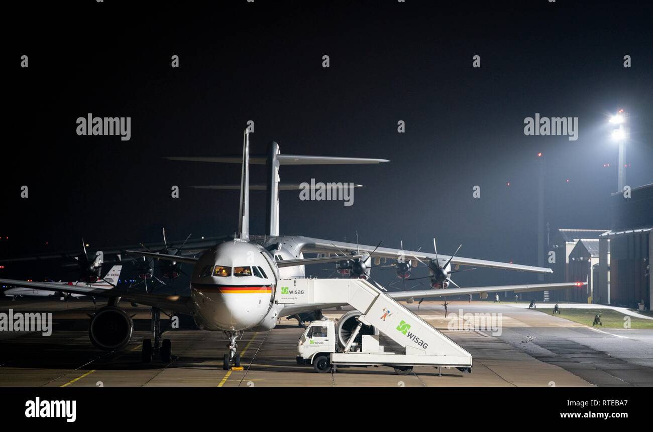 03 February 2019, Berlin: An Airbus A19 used by the German government for official travel. Photo: Kay Nietfeld/dpa Stock Photo