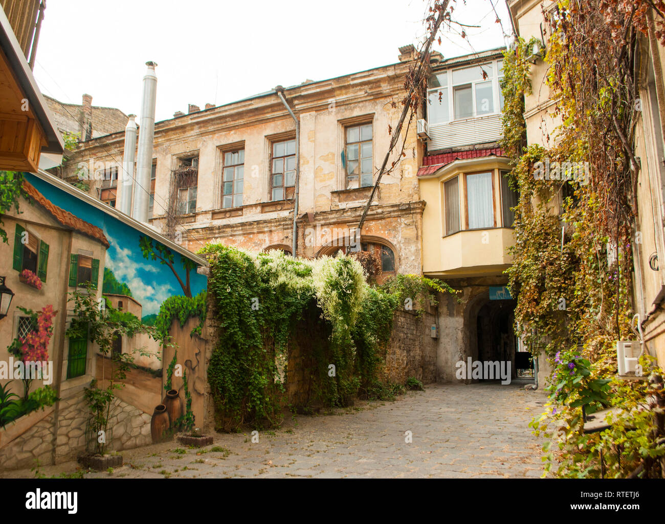 Romantic courtyard hi-res stock photography and images - Alamy