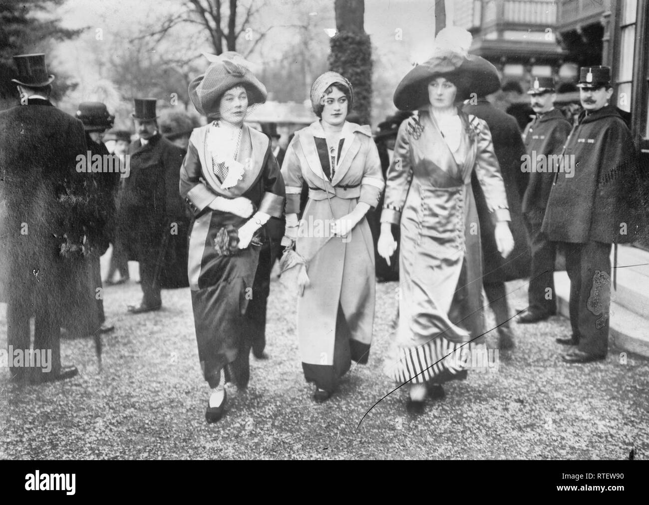 1920s fashion skirt hi-res stock photography and images - Alamy