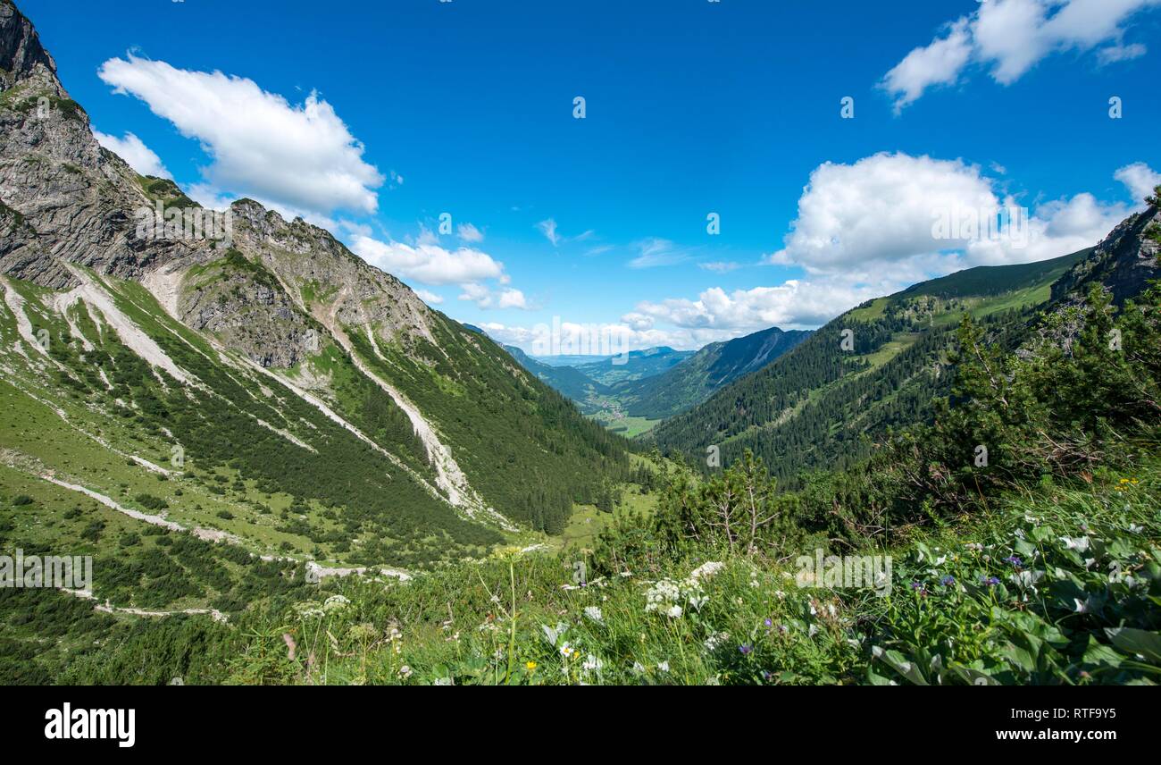 view-into-the-hintersteiner-valley-hiking-trail-from-hinterstein-to