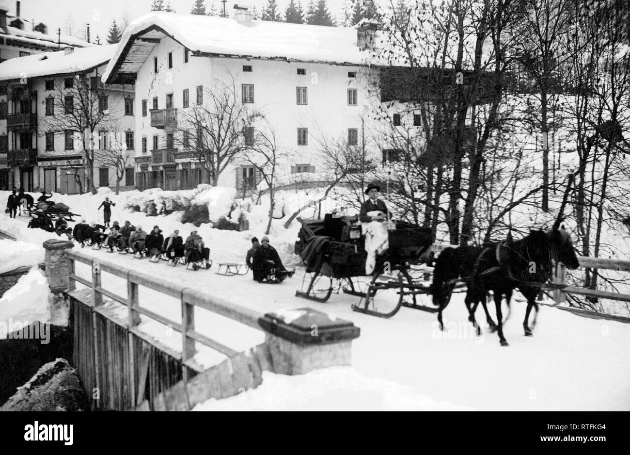 sledge, cortina d'ampezzo, 19101920 Stock Photo Alamy