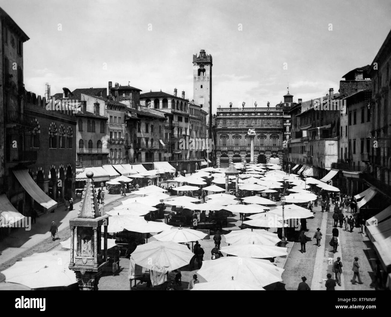 Verona market square Black and White Stock Photos & Images Alamy