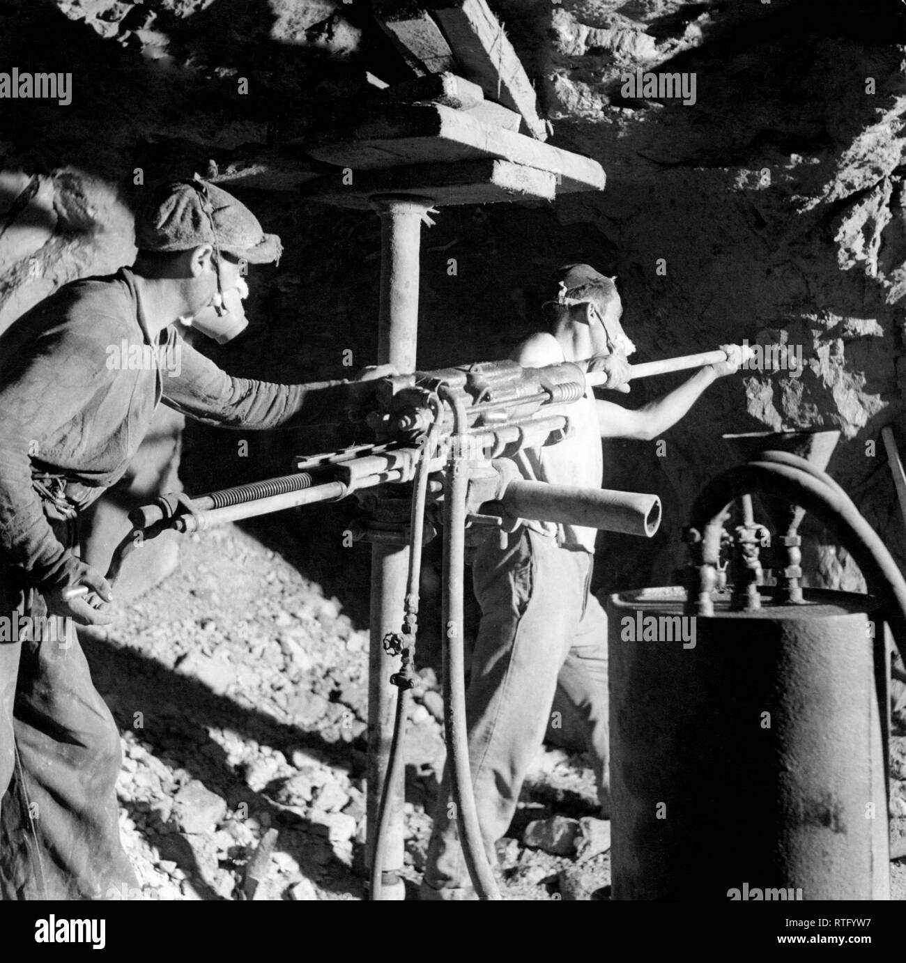 Miners underground Black and White Stock Photos & Images Alamy