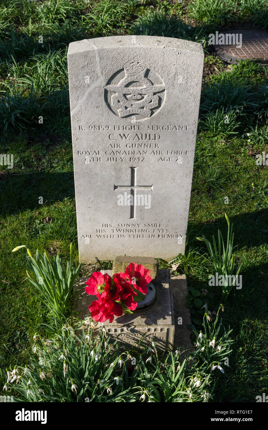 WW2 Commonwealth War grave for a member of the Royal Canadian Air Force, Chelveston, Northamptonshire, UK Stock Photo