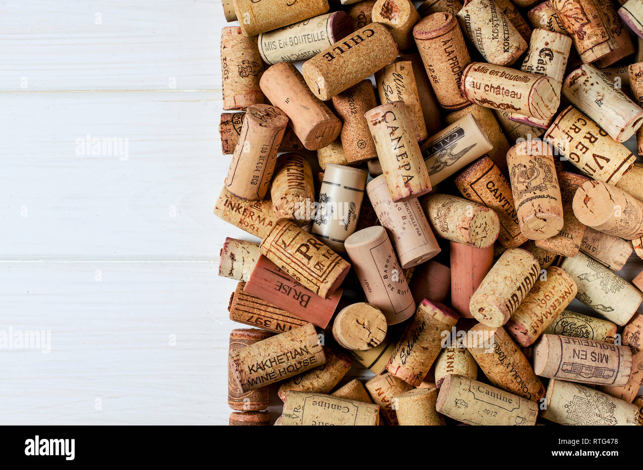 Used wine corks on sackcloth background with empty space for text. Colorful corks from white and red wine bottles Stock Photo