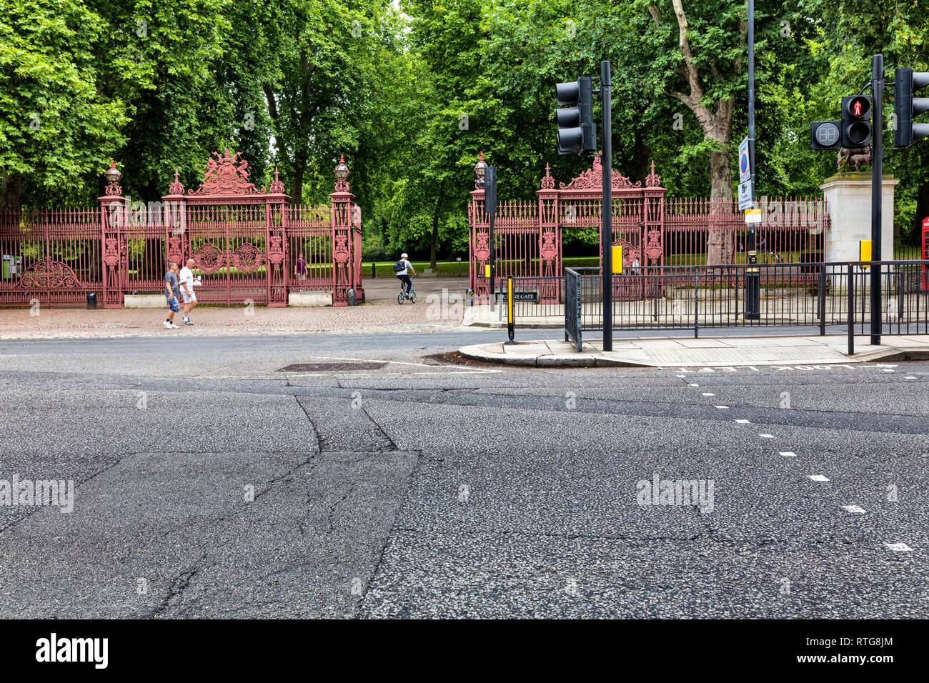 Queen's gate entrance, Kensington gardens, London, England, UK Stock