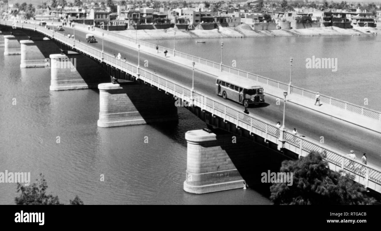 feisal bridge, Tigris River, Baghdad, iraq 1957 Stock Photo