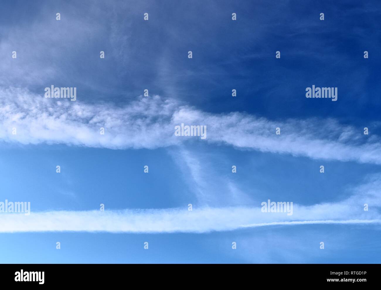 Aircraft Wing Sky Contrail High Resolution Stock Photography and Images ...