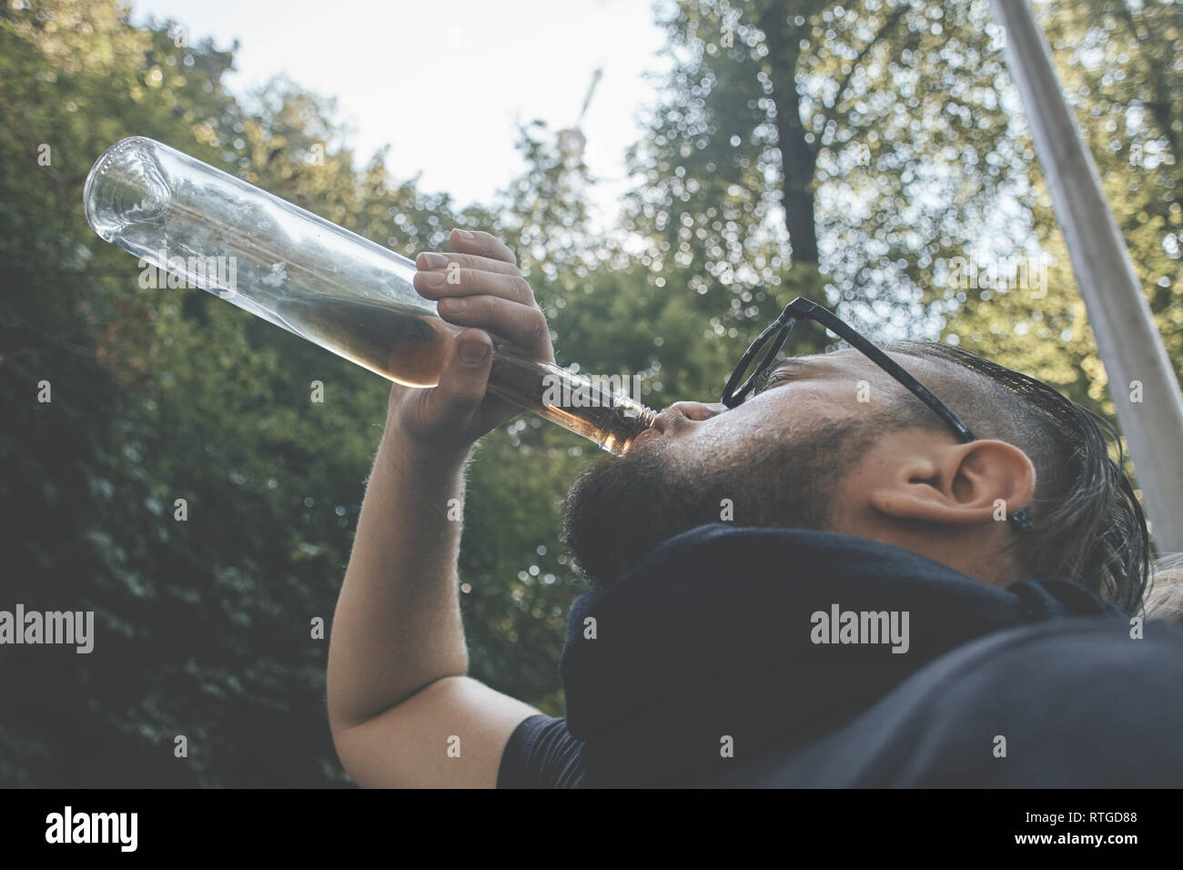 Drunk young people. (alcoholism, pain, pity, hopelessness, social problem of dependence concept) Stock Photo