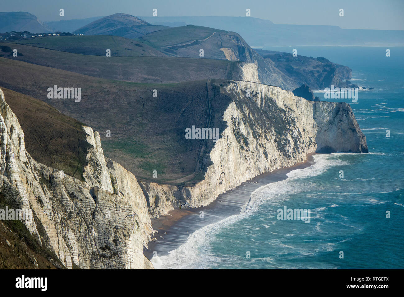 England, Dorset, Jurassic coast at White Nothe, towards Bat's Head Stock Photo