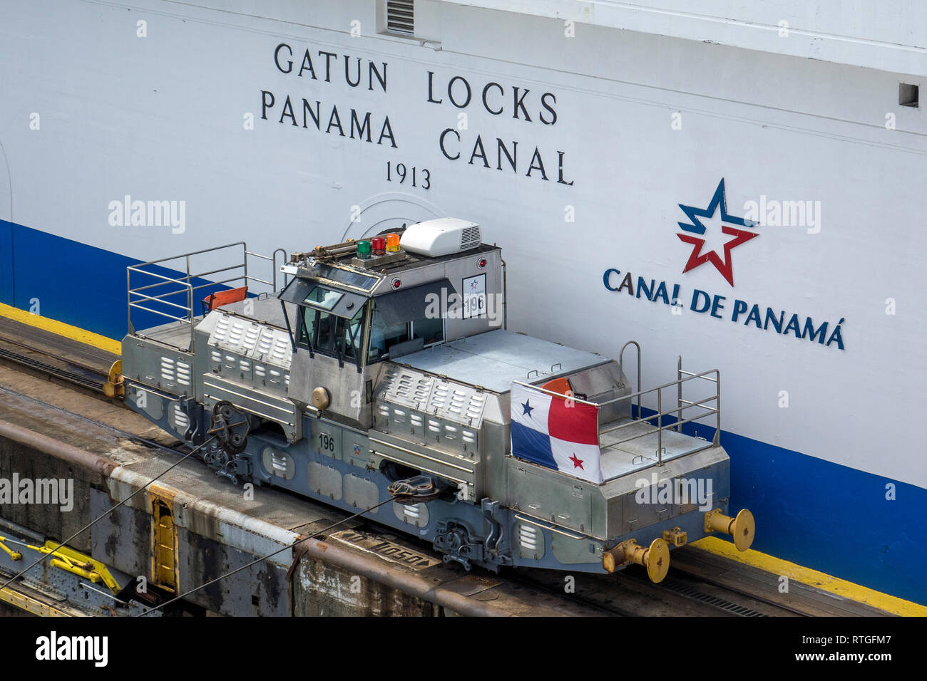 Panama, Canal, Gatun Lock & mule Stock Photo - Alamy