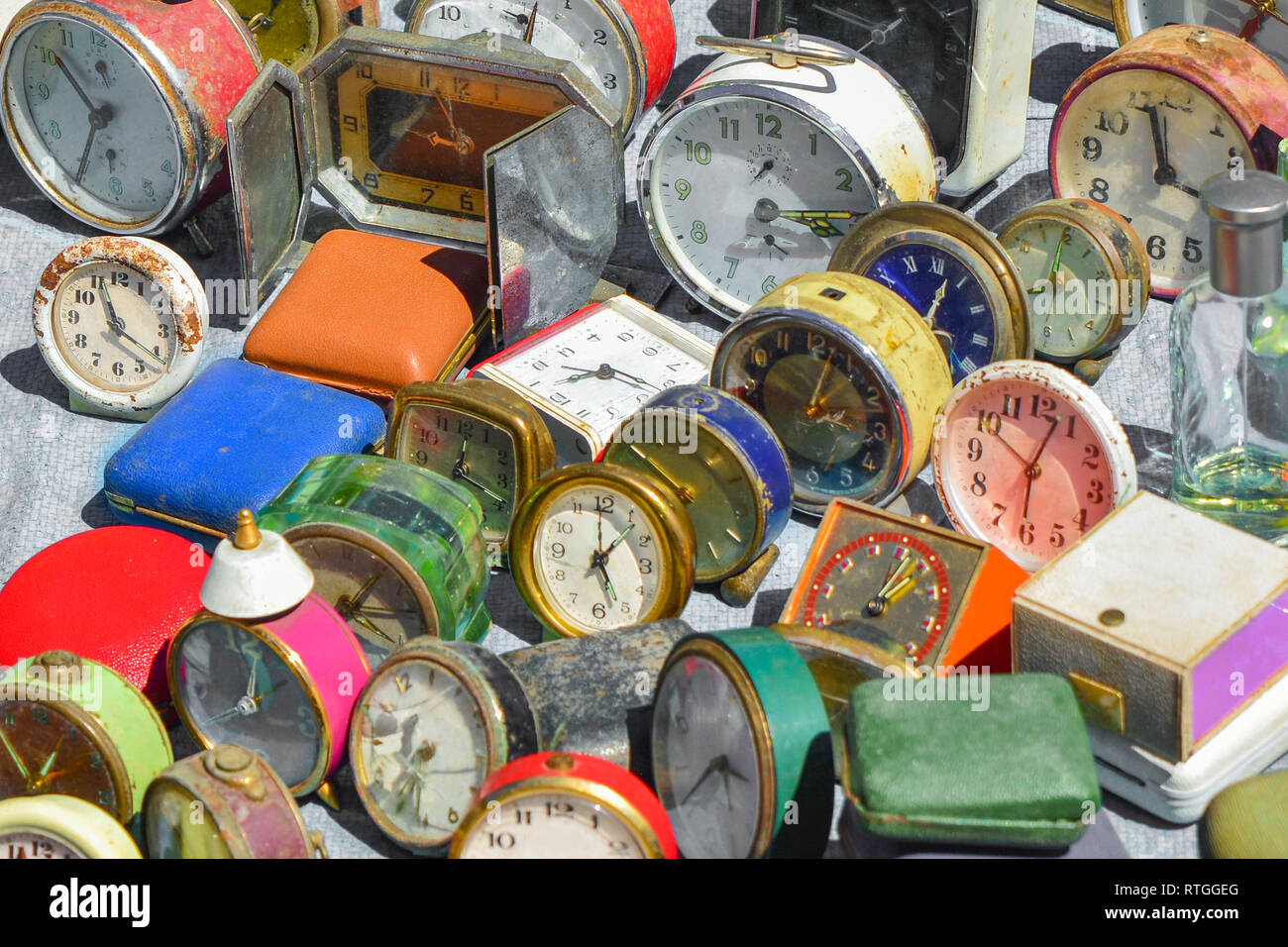 Vintage Clock at a flea market in Portugal Stock Photo - Alamy