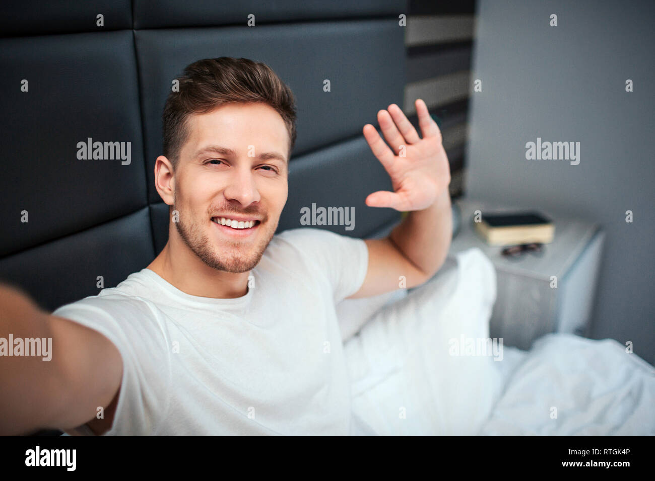 Man wave hand hi-res stock photography and images - Alamy
