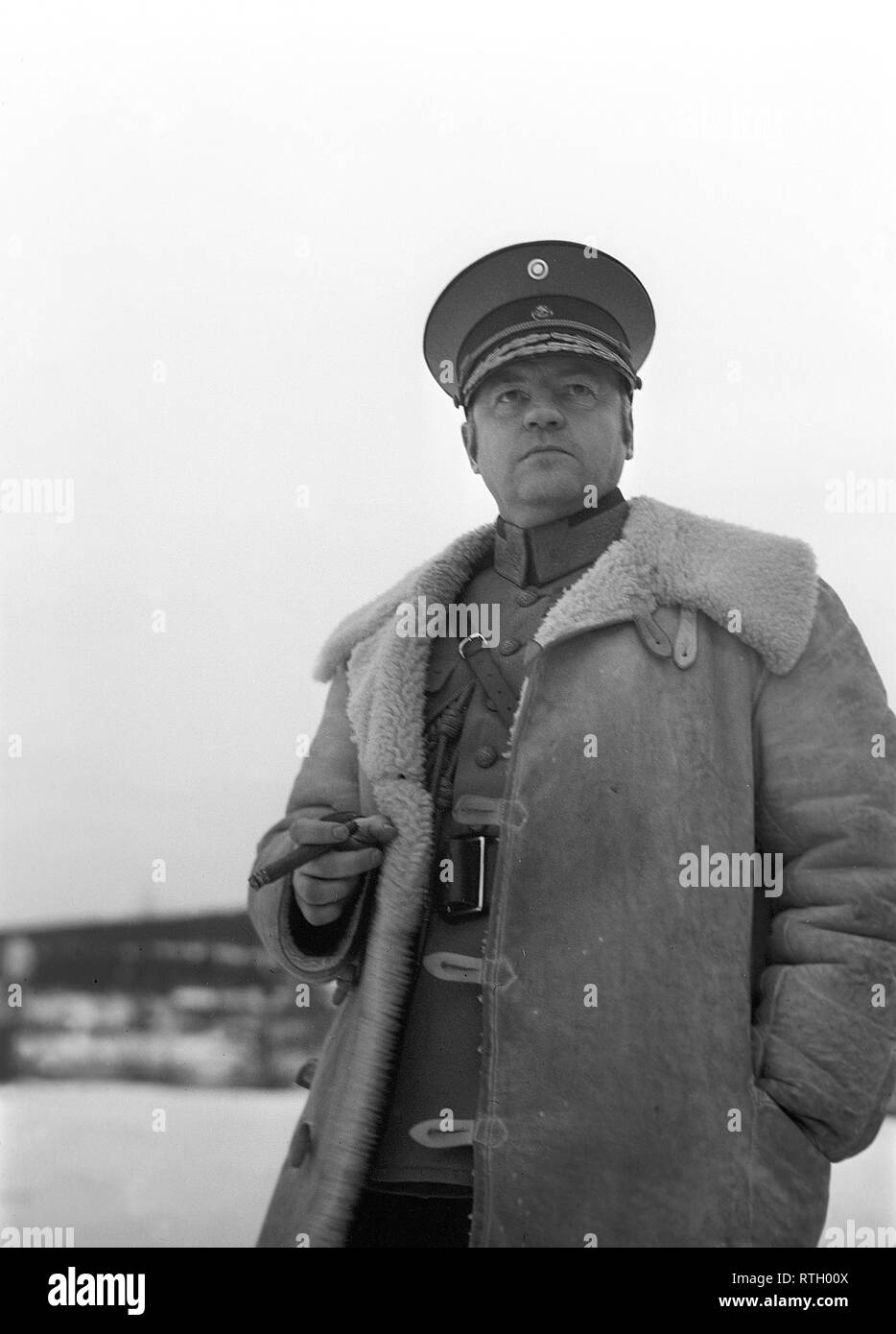 The Winter War. A military conflict between the Soviet union and Finland. It began with a Soviet invasion on november 1939 when Soviet infantery crossed the border on the Karelian Isthmus. About 9500 Swedish volunteer soldiers participated in the war. Here at Rovaniemi, North Finland. Finnish Major General Kurt Wallenius, 1893-1984. He was appointed Commander of the Lapland Group by Gustaf Mannerheim who was commander-in-chief of Finland's defence. The Lapland Group though outnumbered, repulsed Soviet troops at Salla and Petsamo.  January 1940. Photo Kristoffersson ref 95-2. Stock Photo
