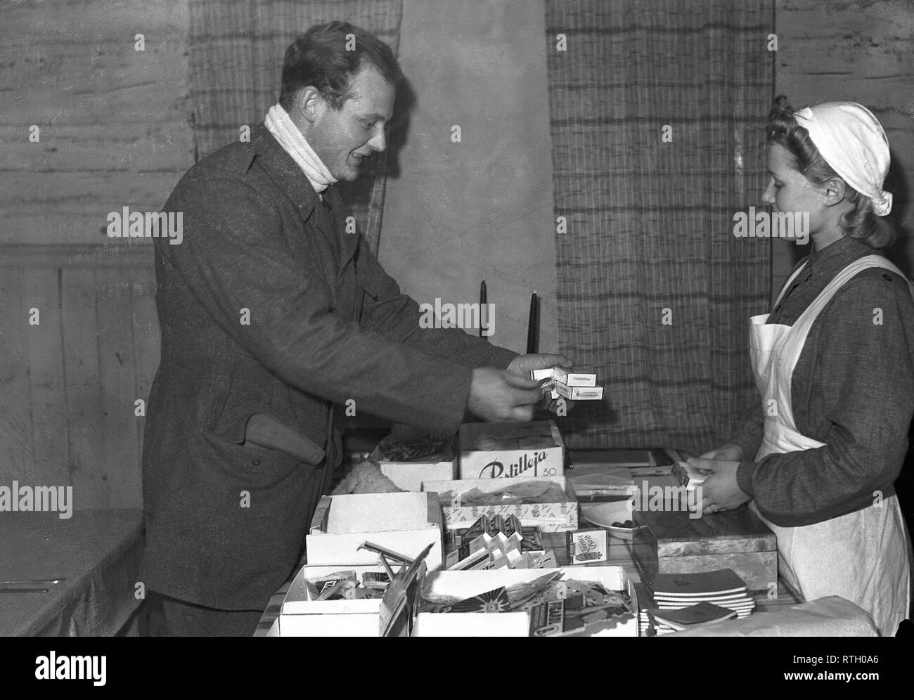 The Winter War. A military conflict between the Soviet union and Finland. It began with a Soviet invasion on november 1939 when Soviet infantery crossed the border on the Karelian Isthmus. About 9500 Swedish volunteer soldiers participated in the war.  Pictured Swedish volunteer soldier buying cigarettes from the young Finnish girl Anna-Lena Juula in a temporary store. January 1940. Photo Kristoffersson ref 103-20. Stock Photo
