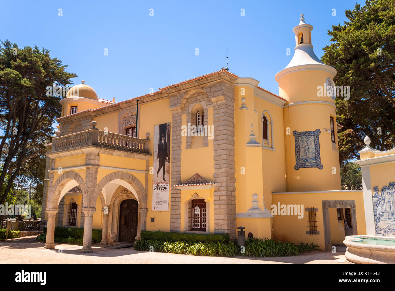 cute Hear from Alleviate 20th century portuguese architecture hi-res stock photography and images -  Alamy