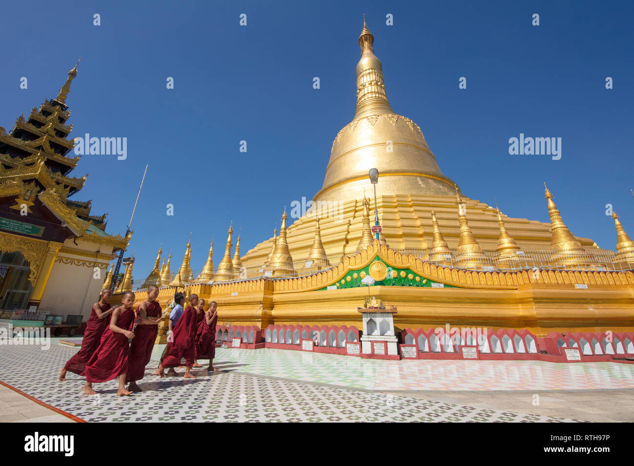 Shwemawdaw Pagoda, buddhist temple in Bago, Myanmar (Burma). Stock Photo