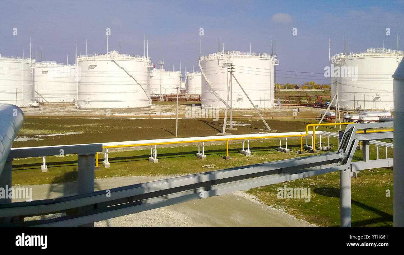 Tank the vertical steel. Capacities for storage of oil, gasoline