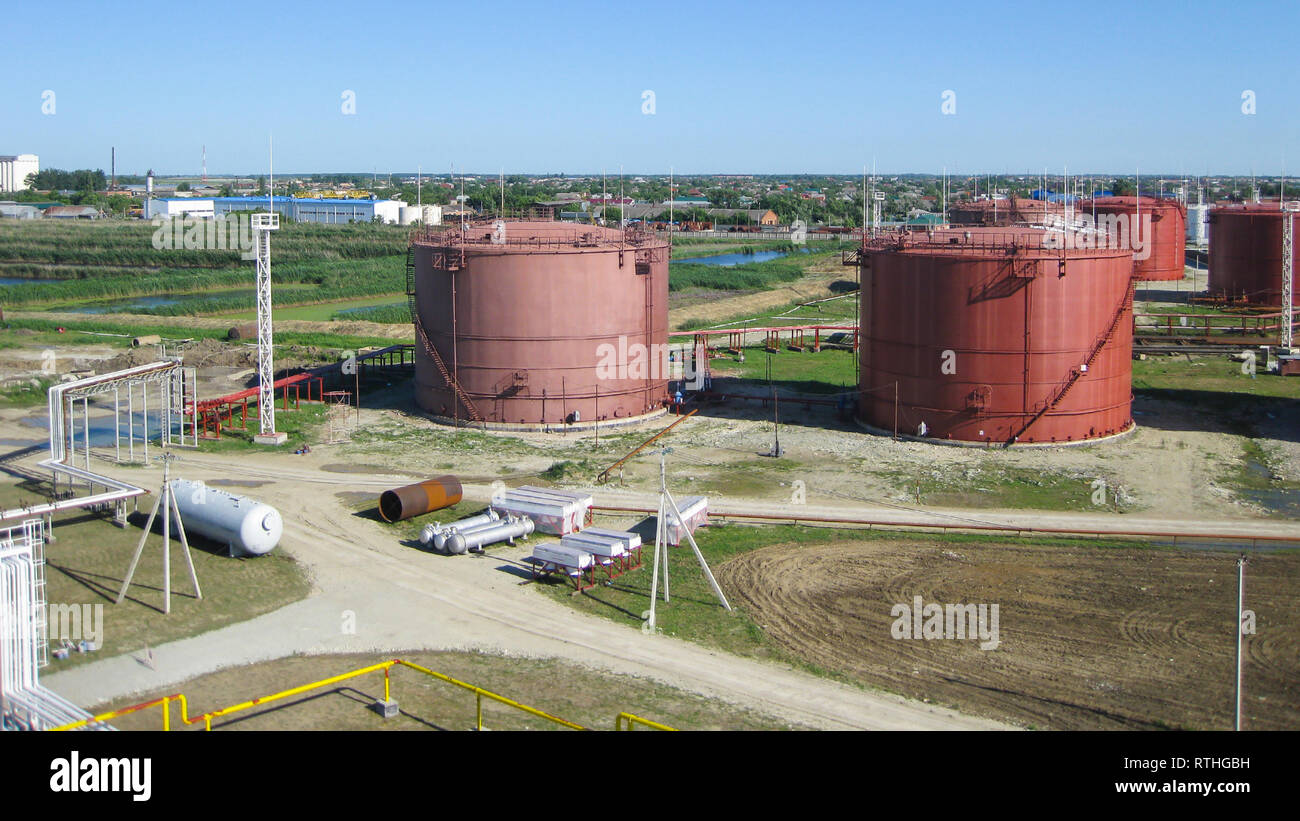 Tank the vertical steel. Capacities for storage of oil, gasoline