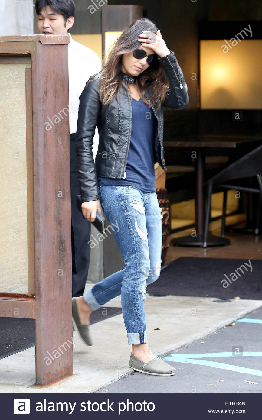 Studio City Ca Actress Mila Kunis Dines At Kiwami In Studio City