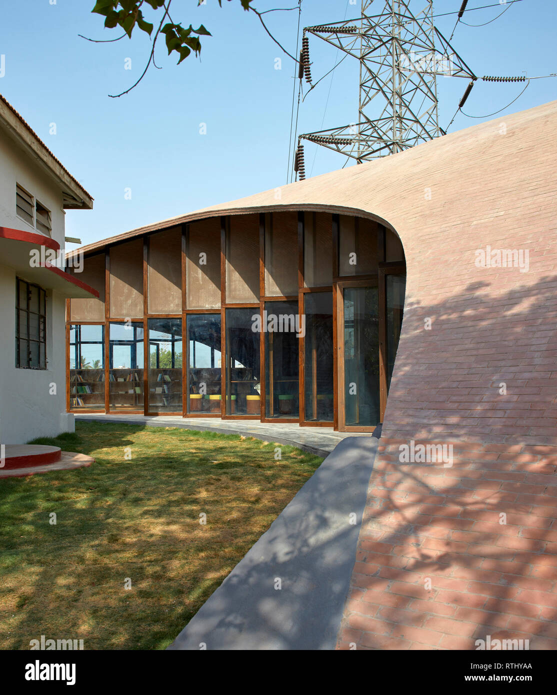 Samoyya Library Side view showing window frame. Maya Somaiya Library, Kopargaon ...