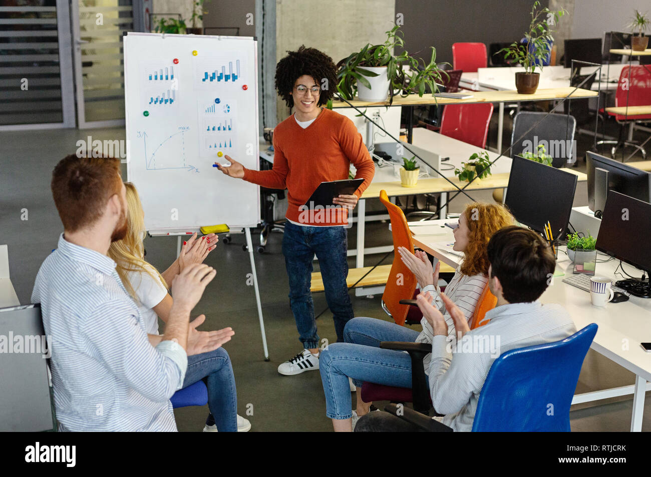 Presenting Presenting to a group hi-res stock photography and images - Alamy