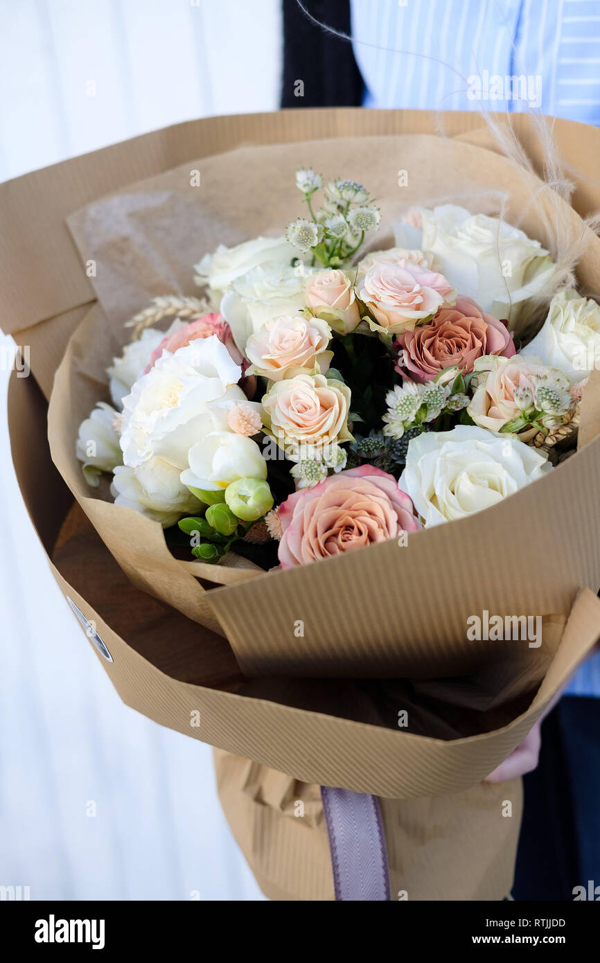 Beige roses hi-res stock photography and images - Alamy