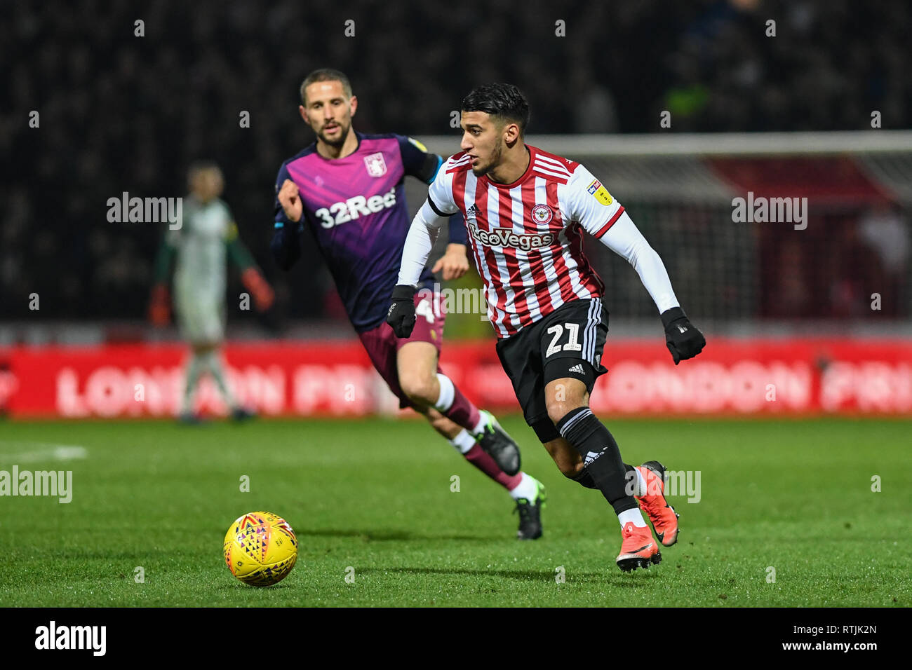 13th February 2019, Griffin Park, London, England; Sky Bet Championship, Brentford vs Aston Villa ; Saïd Benrahma (21) of Brentford makes a run with the ball   Credit: Phil Westlake/News Images,  English Football League images are subject to DataCo Licence Stock Photo