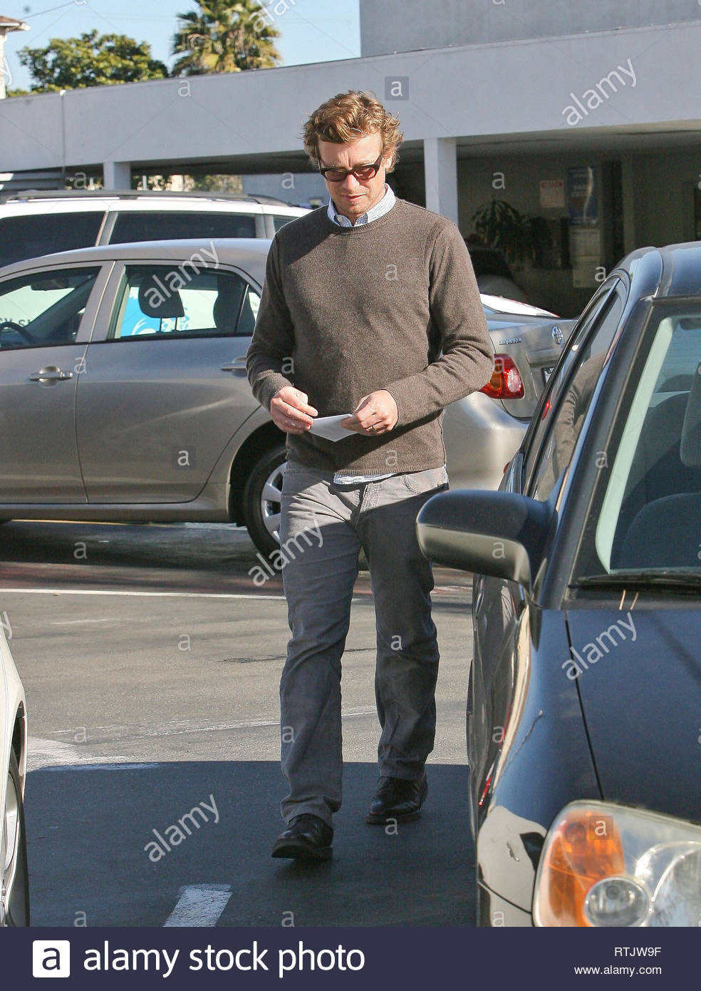 Toyota Santa Monica Service >> Simon Baker Leaves His Toyota Prius For Service At The Toyota Santa Monica Service >> Simon Baker Leaves His Toyota Prius For Service At The