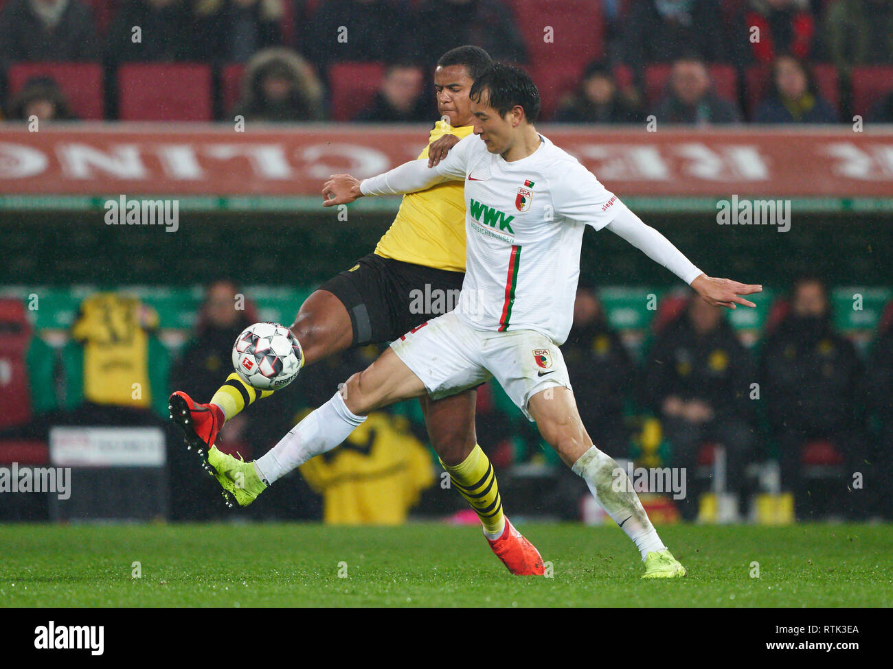 Augsburg, Germany. 01st Mar, 2019. Dong-Won JI, FCA 22 compete for the ball, tackling, duel, header, action, fight against Abdou-Lakhad DIALLO, BVB 4 FC AUGSBURG - BORUSSIA DORTMUND 2-1 - DFL REGULATIONS PROHIBIT ANY USE OF PHOTOGRAPHS as IMAGE SEQUENCES and/or QUASI-VIDEO - 1.German Soccer League, Augsburg, March 1, 2019 Season 2018/2019, matchday 24, BVB, Bavaria Credit: Peter Schatz/Alamy Live News Stock Photo