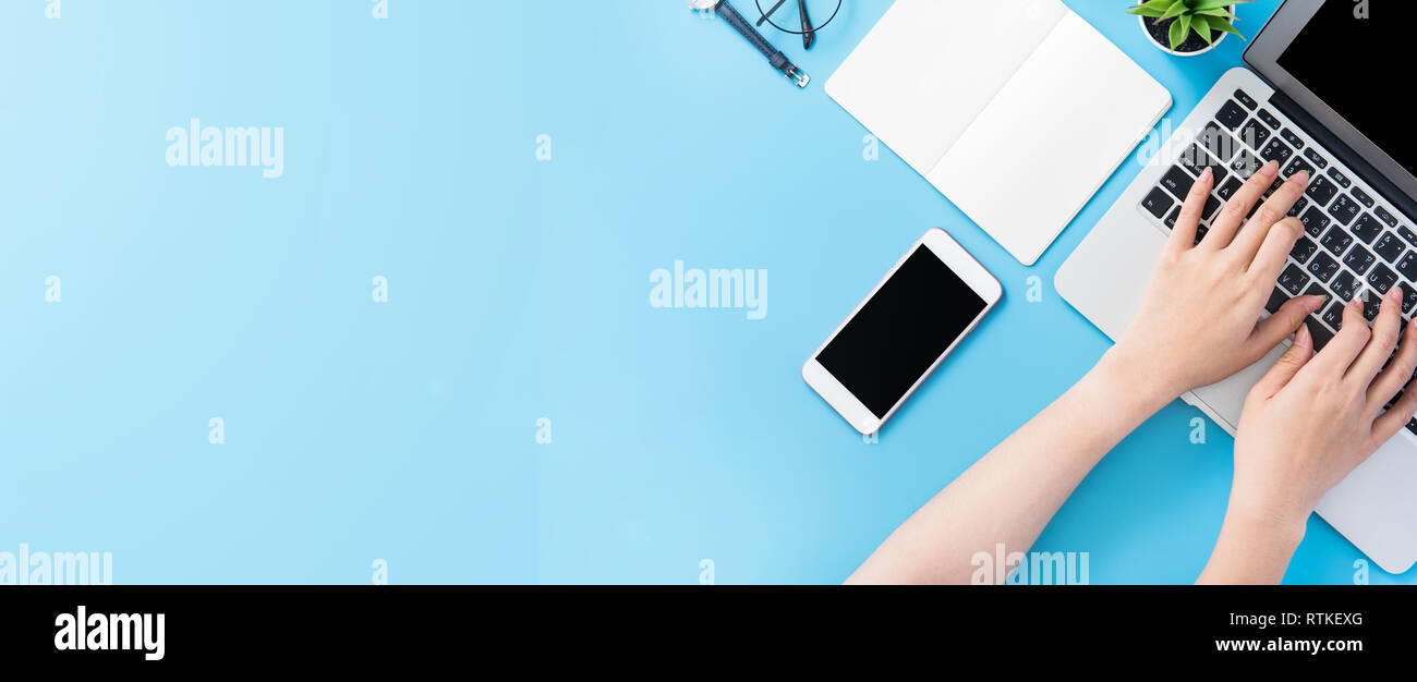 Asian student surf for job hunting. Freelancer blog writer